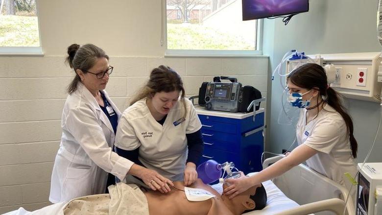 Penn State 蒙特中音 nursing students